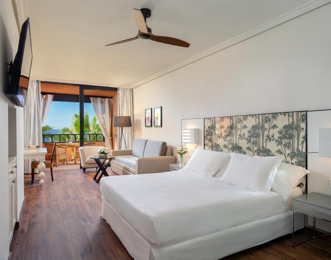 Family Room (3 Adults)