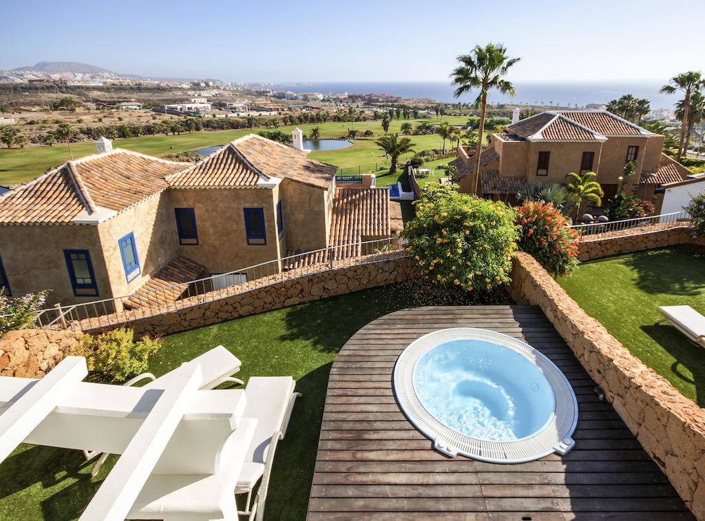 Two-Bedroom Villa with exterior Spa Bath (3 Adults + 1 Child)