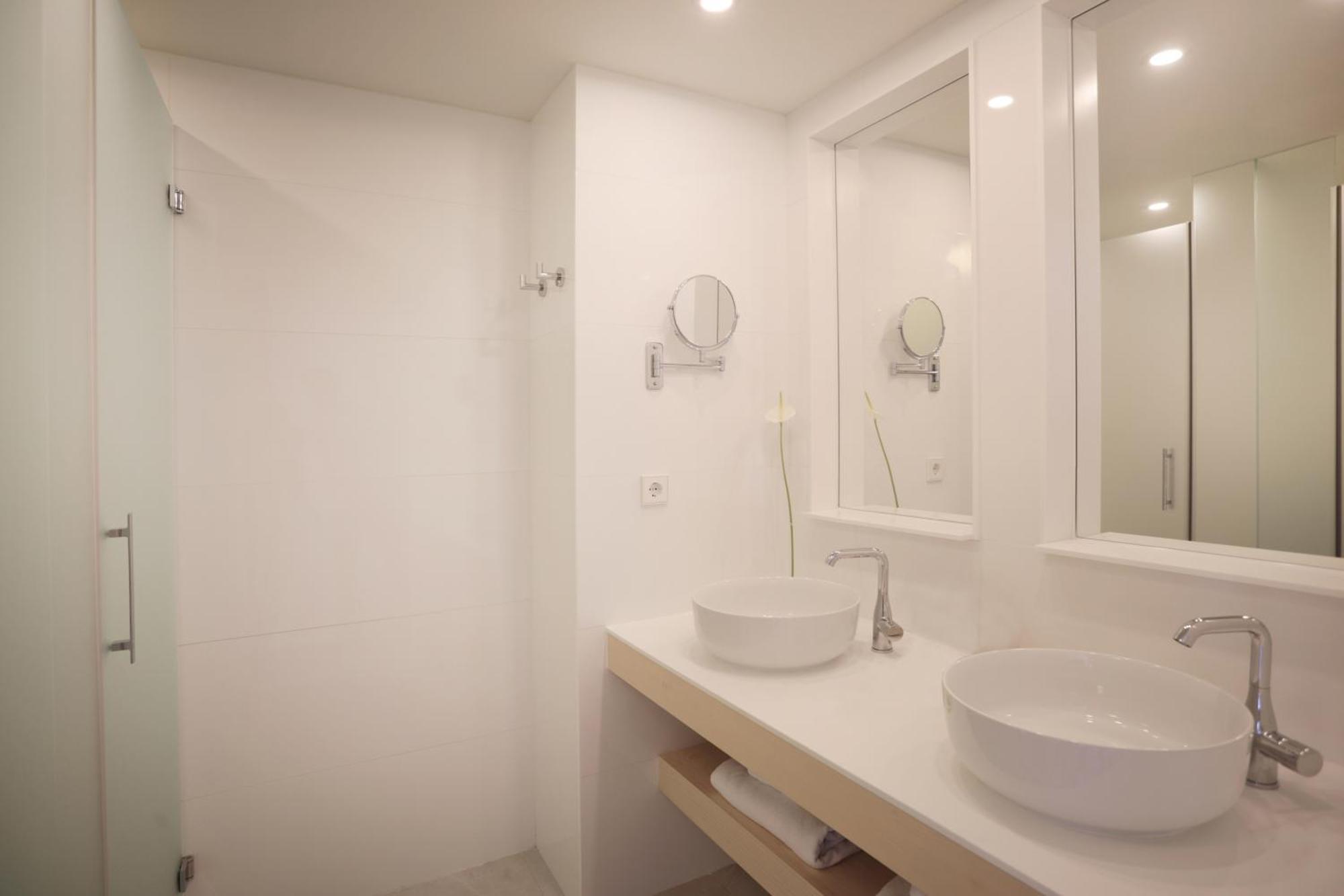 Double or Twin Room,1272478993:JPEG