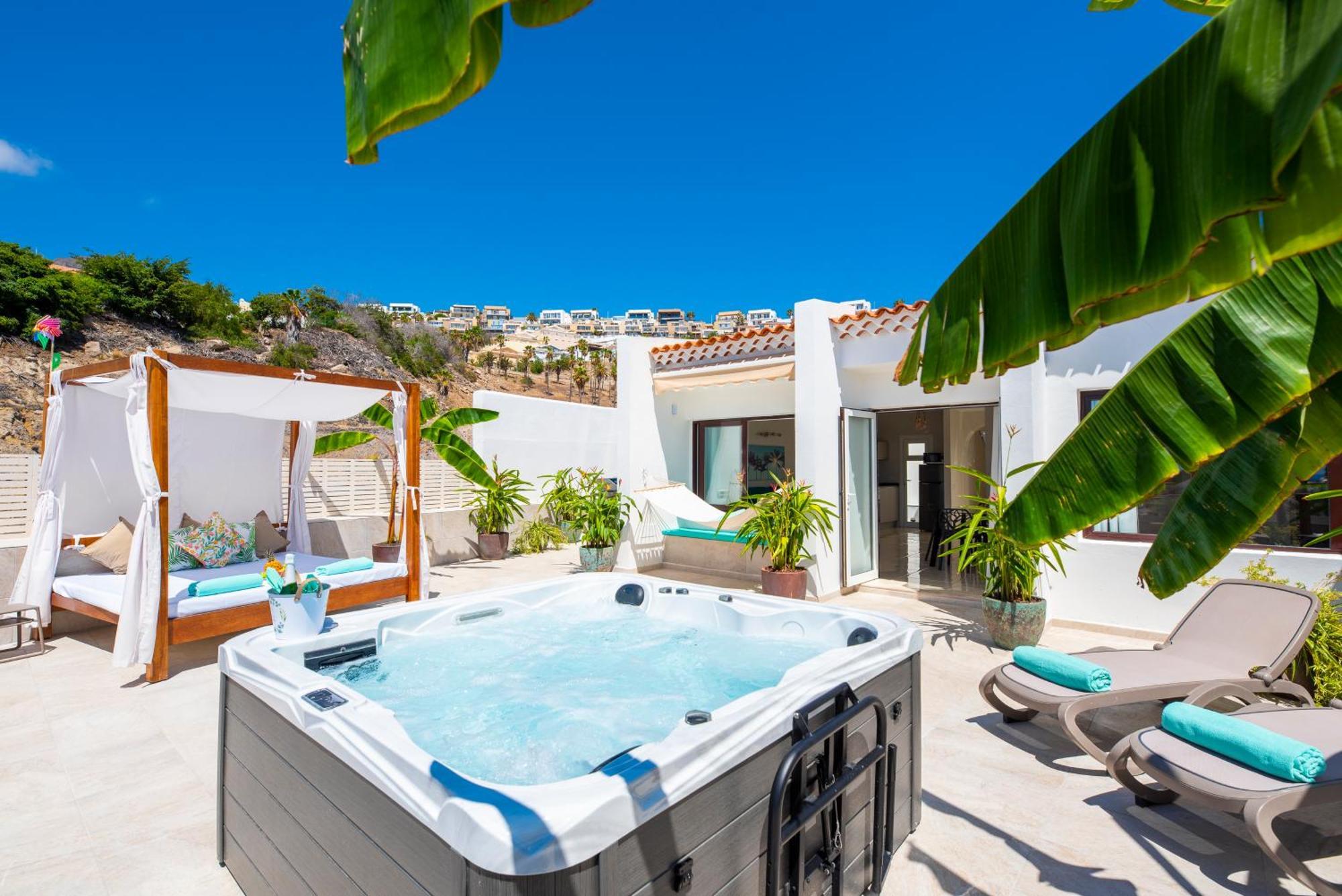 2 Bedrooms Bungalow with Chill Out Terrace + Jacuzzi + Sea Views