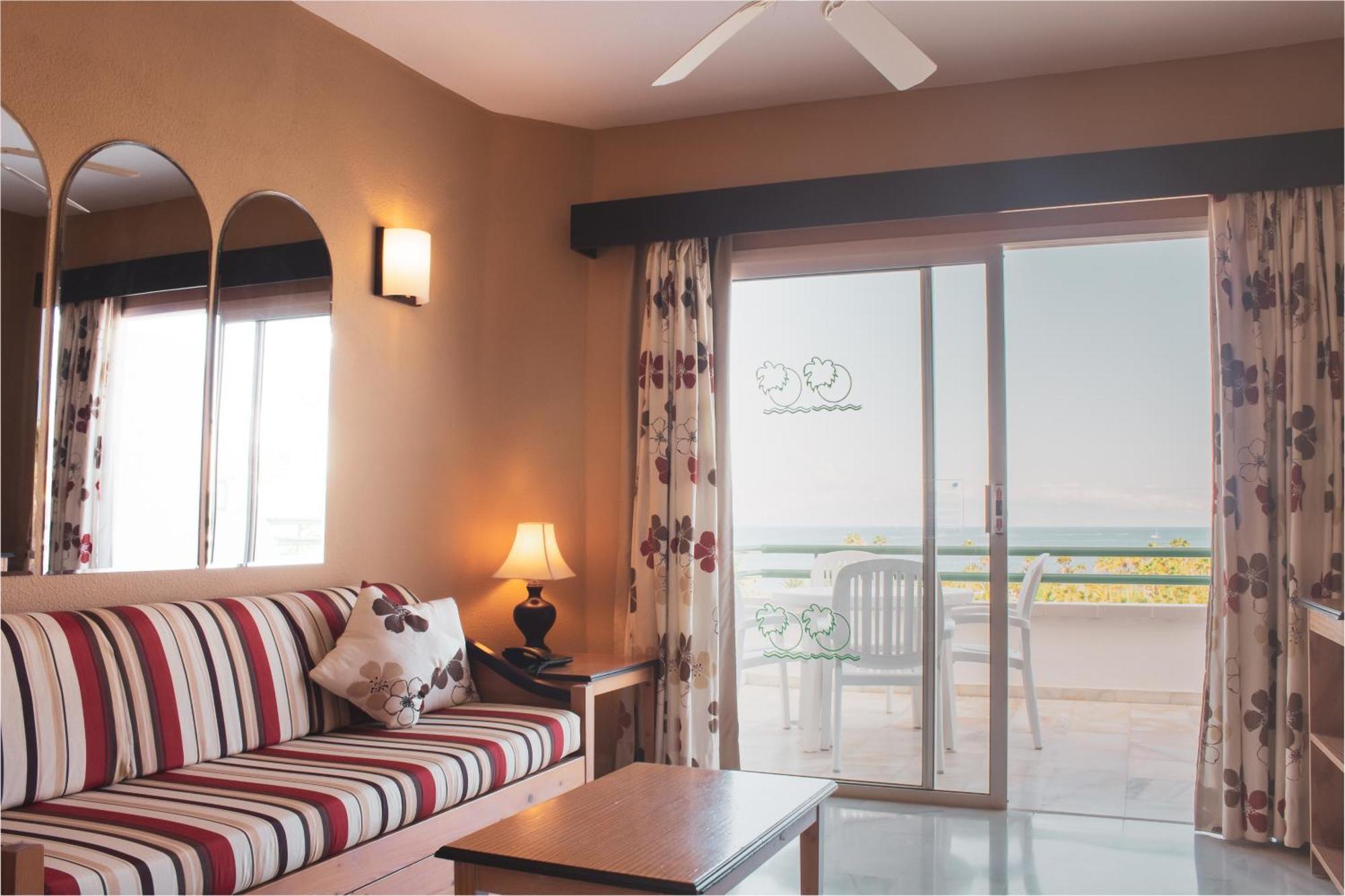 One-Bedroom Apartment Sea View