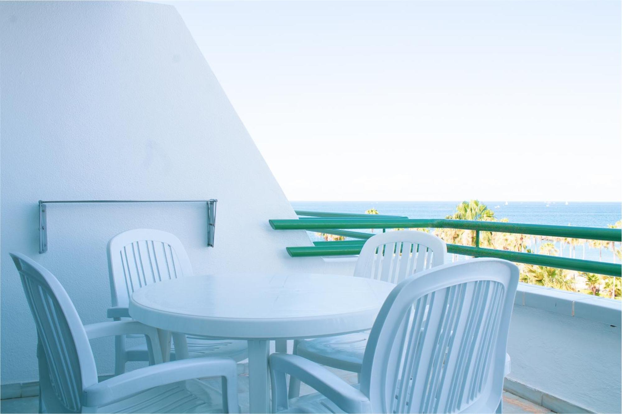 One-Bedroom Apartment Sea View