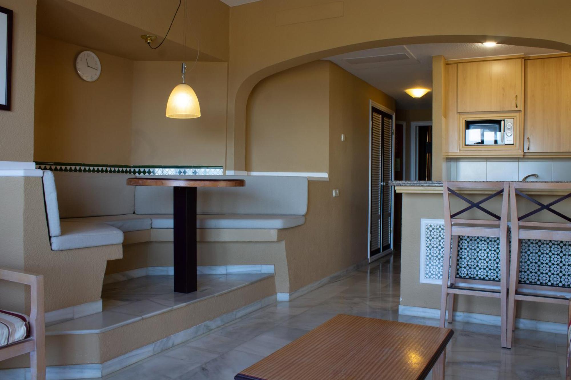 One-Bedroom Apartment Sea View