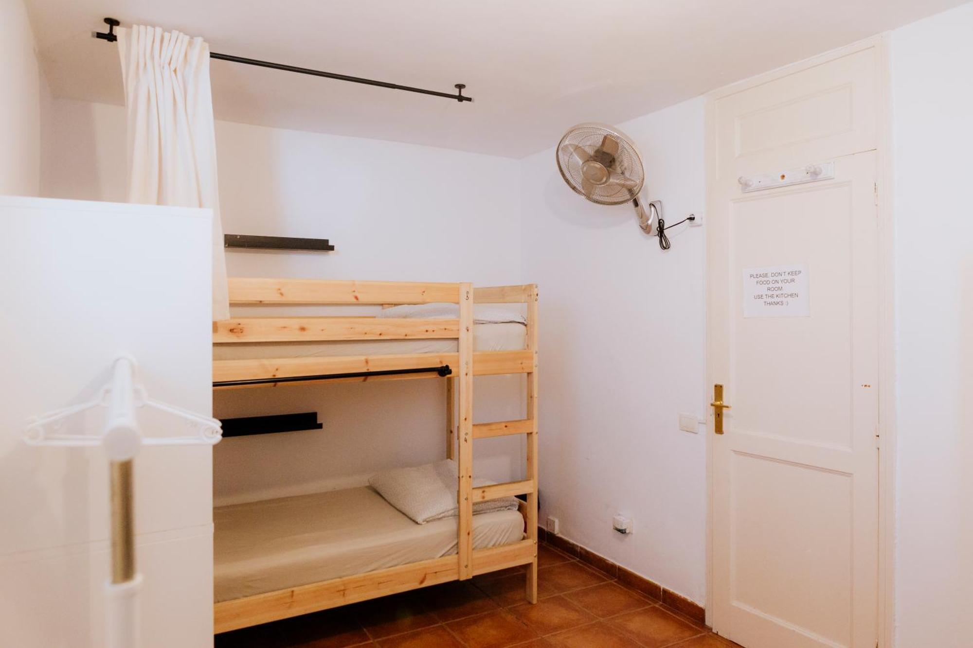 Posto Letto in Dormitorio con 4 Letti
