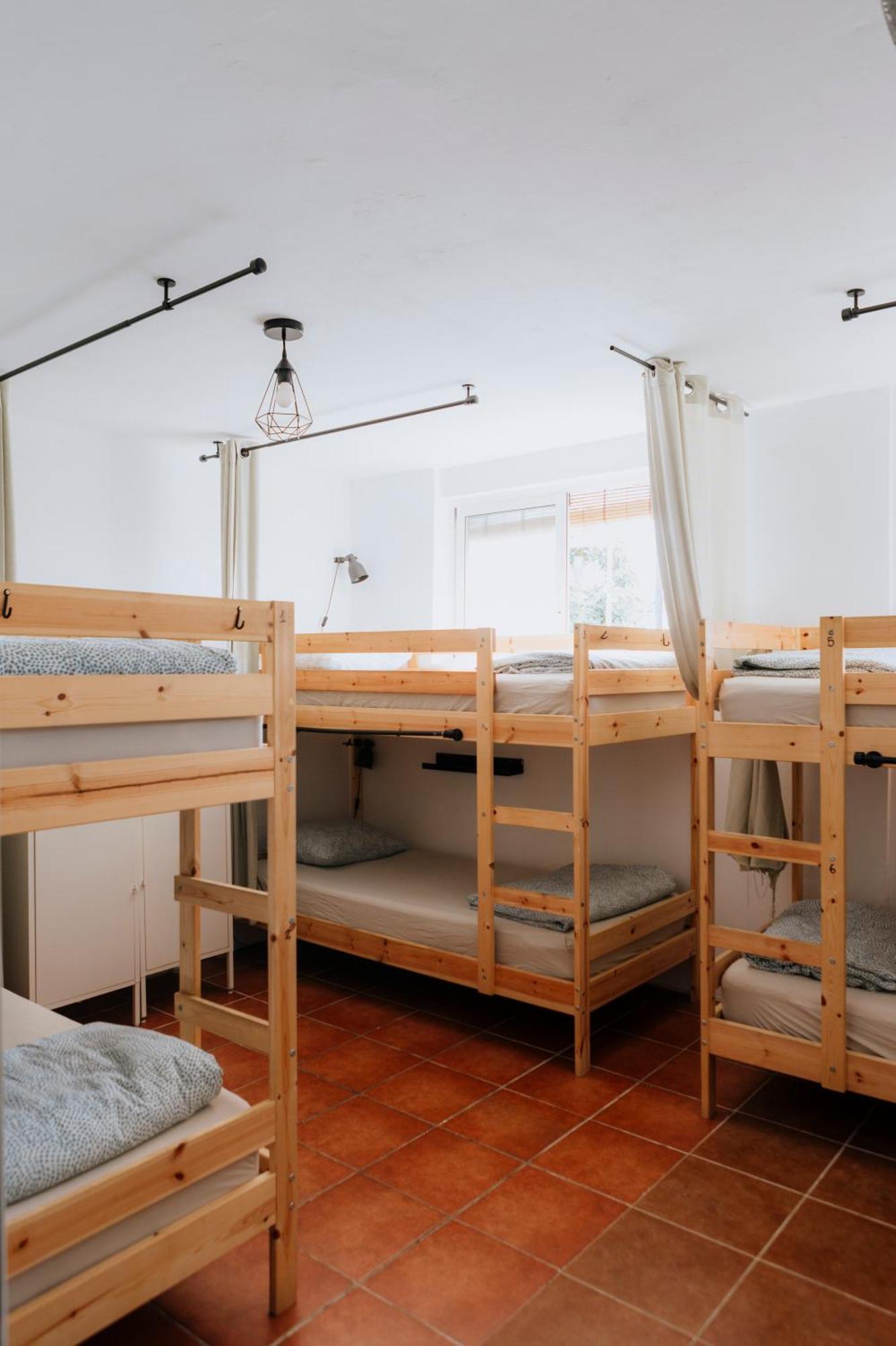 Posto Letto in Dormitorio con 6 Letti