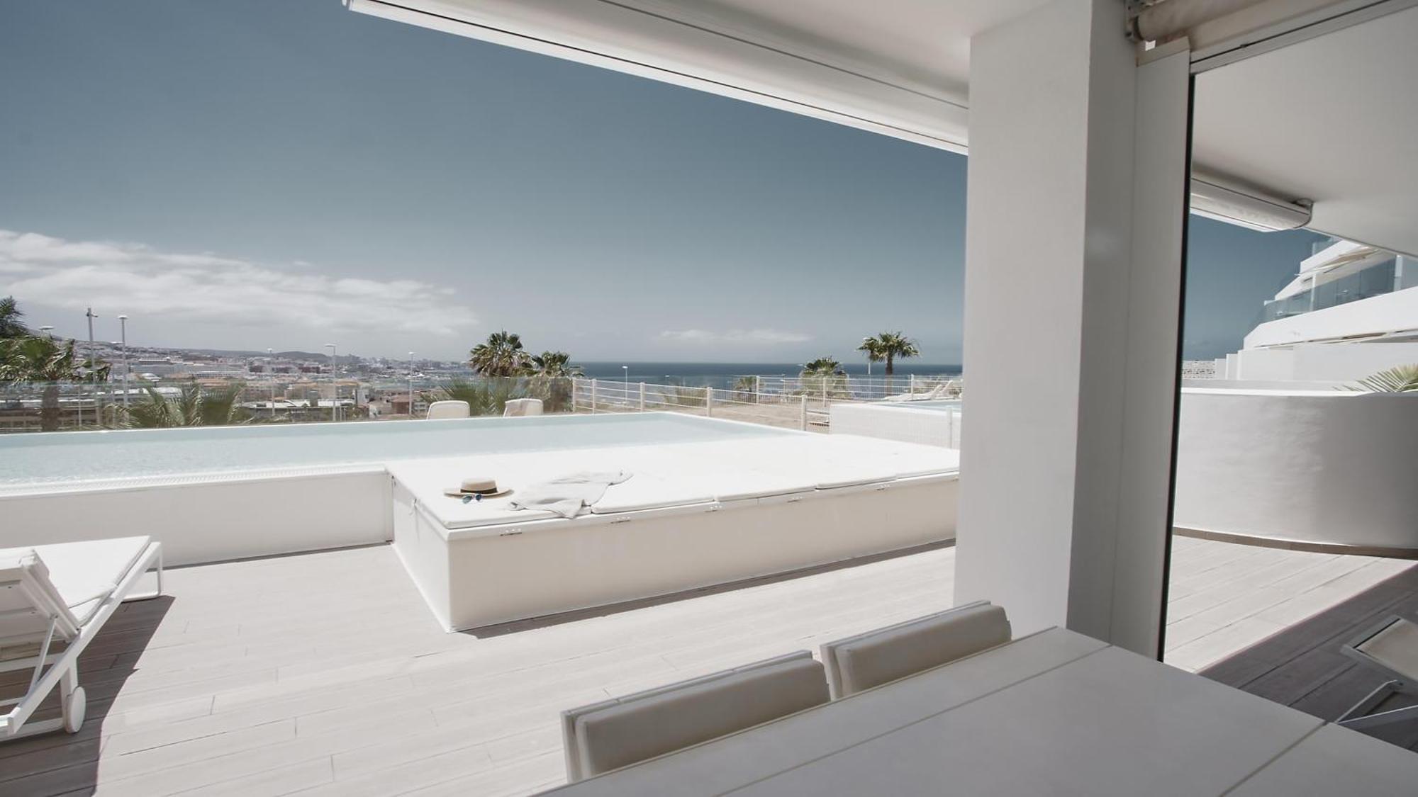 Divinity Rio 1 bedroom Suite with private pool and sea view