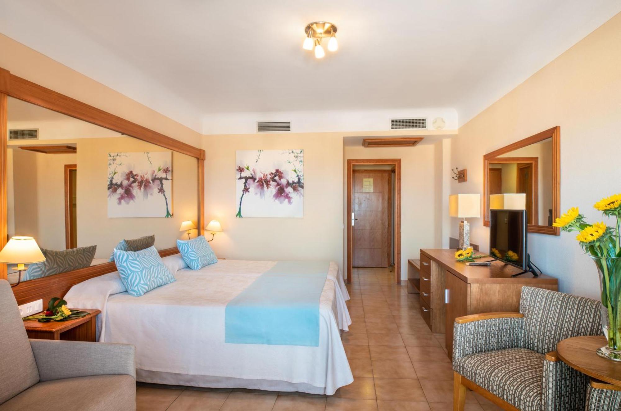 Double Room (2 Adults)