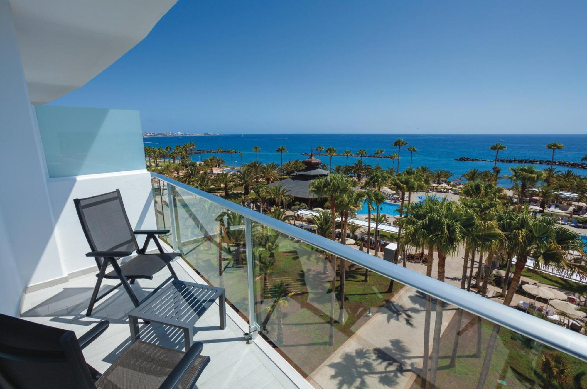 Deluxe Double Room with Side Sea View