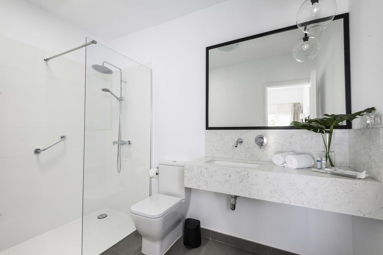Deluxe One-Bedroom Apartment with direct access to the Pool - Ground Floor