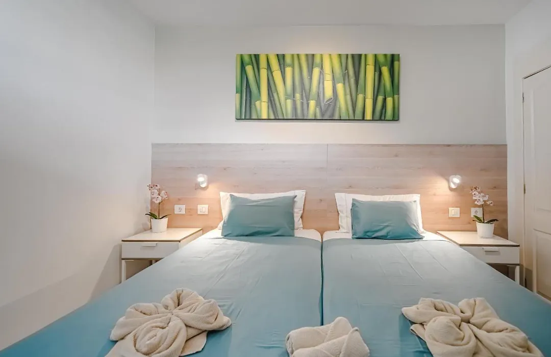 Main Floor Heated Pool Aircon Wifi-1