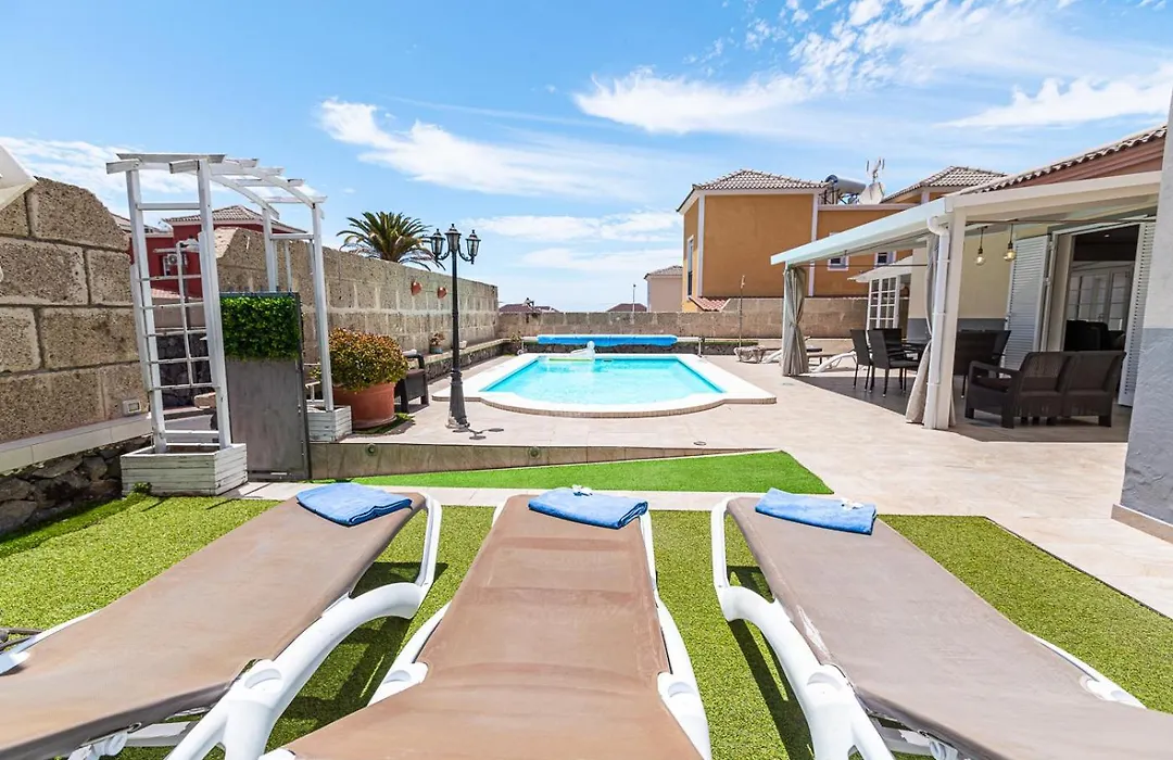 Cozy villa in Madroñal de Fañabe with large private pool-1