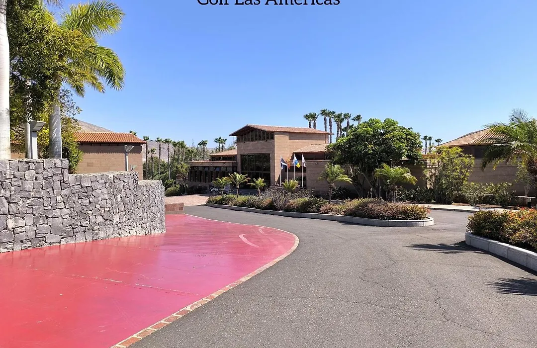 Beautiful Villa - 4 Bedrooms, Heated Pool, 2 Priv Car Park Places, Fibre Net, Ps5, Tv Channels-1