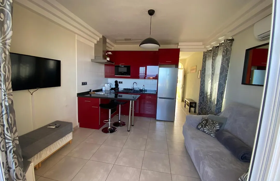 Sofie'S Sea View Apartment-1