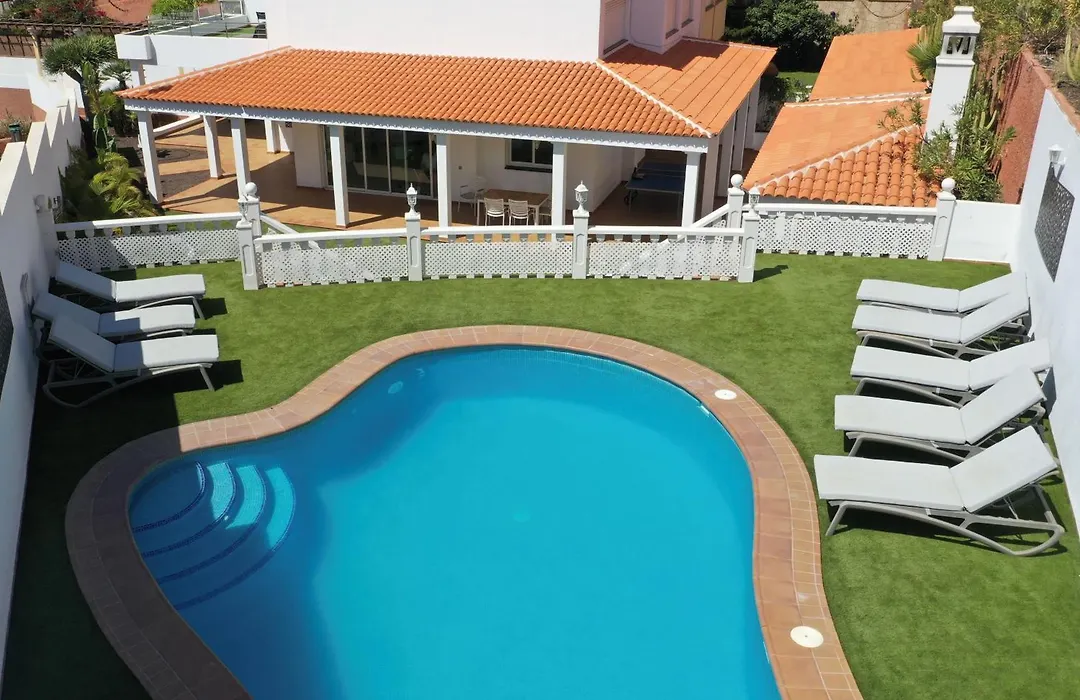 Villa Amorio A Spacious Modern Getaway With A Private Heated Pool & Sea Views-1