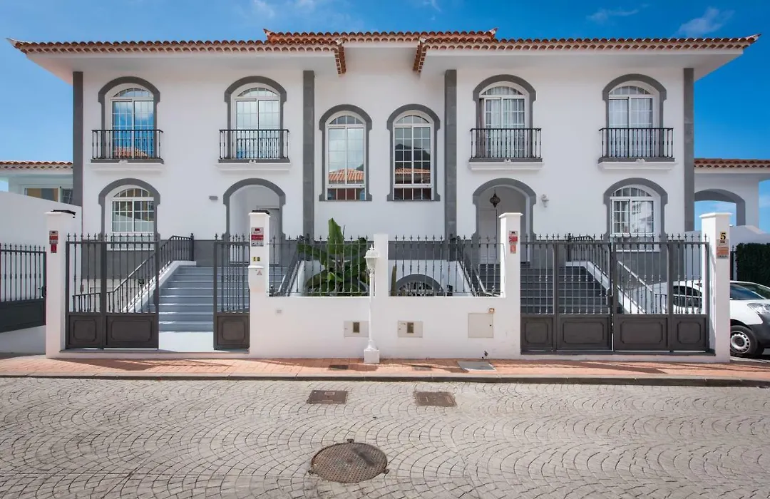 Luxury White Villa With Sea View, Heated Pool-1