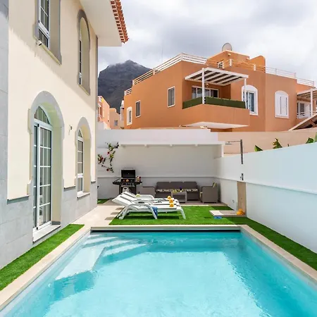 Luxury Holiday Villa Heated Pool-3