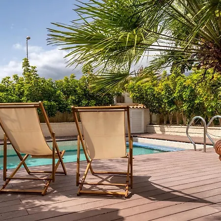 Cozy And Charming Villa With Pool-3