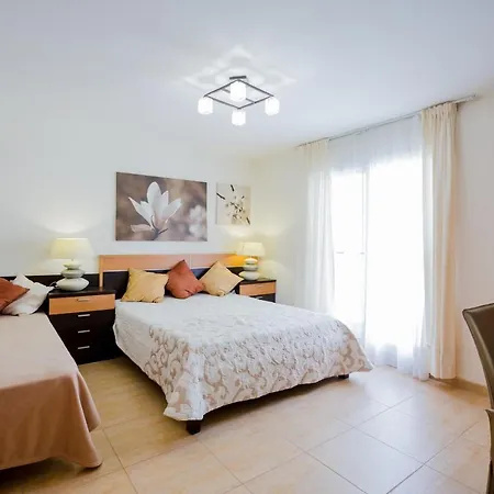Espaciosa Villa Con La Piscina Privada-2