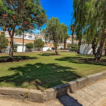 Renovated Seaviews Paradise Court-3