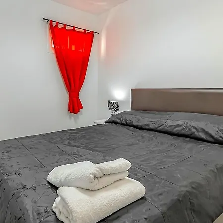 Renovated Seaviews Paradise Court-2