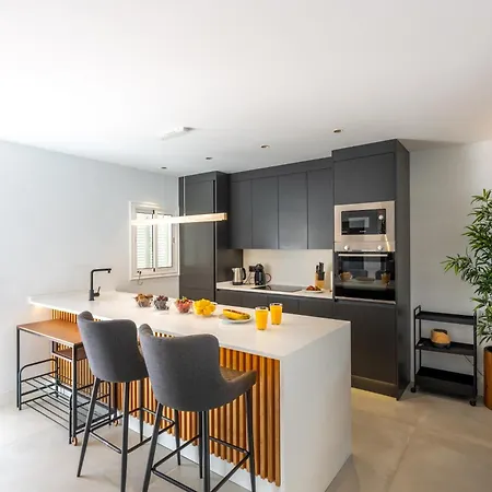 Designer Loft With Pool, With Gigantic Terrace And Private Parking & In The City Centre-2