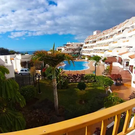 Appartamento Primo Piano Con Vista Piscina E Parziale Vista Mare-2