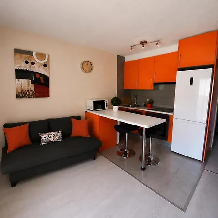 Comfortable Apartment Next To The Pools-3