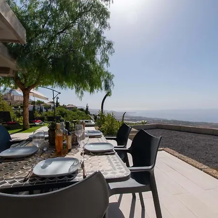 Infinity House. Ocean View Hot Tub.-3